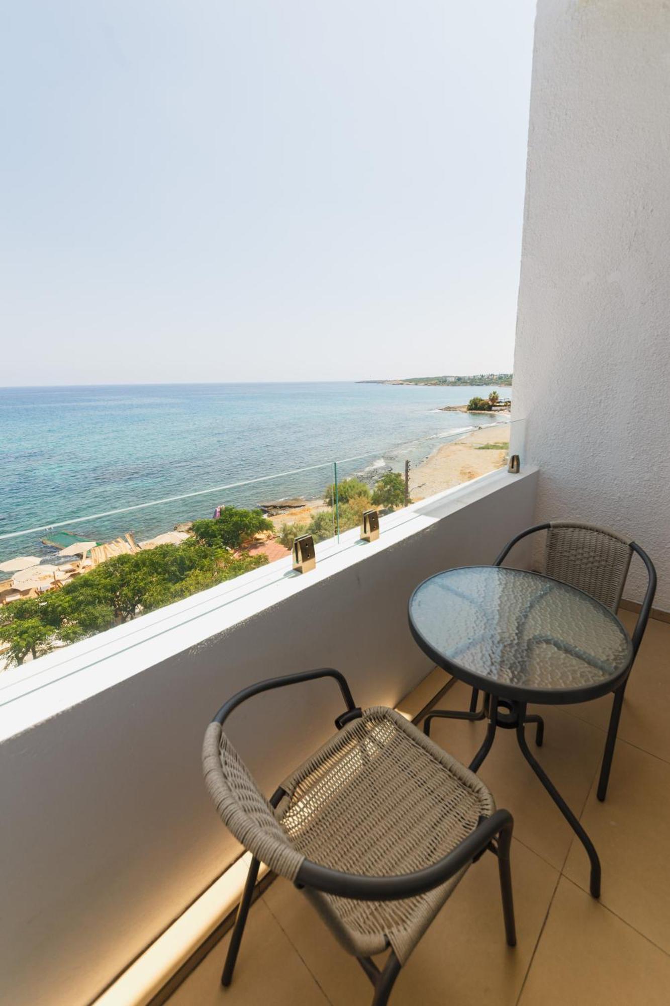 Azure Bay Hotel Agia Varvara Exterior photo