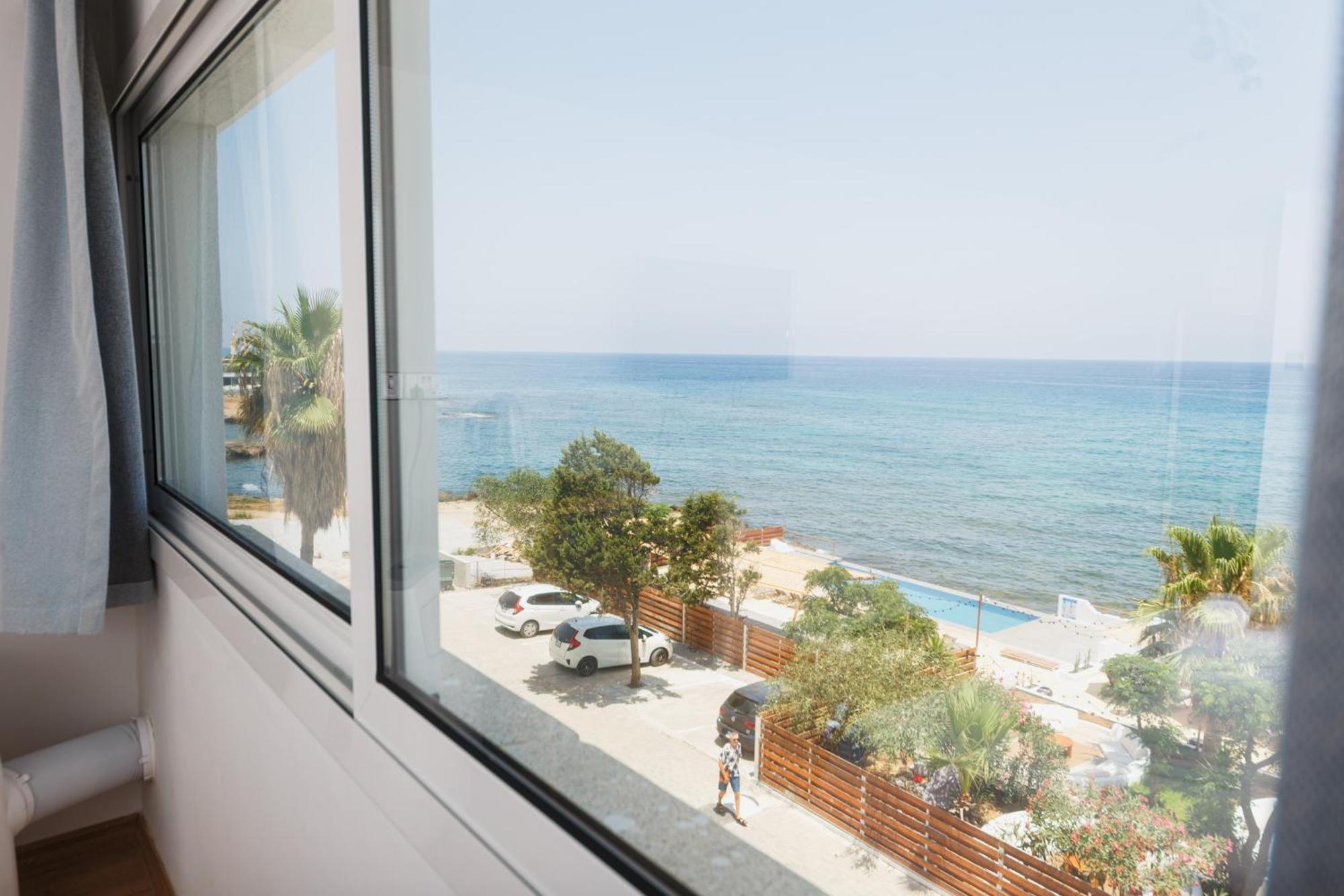 Azure Bay Hotel Agia Varvara Exterior photo
