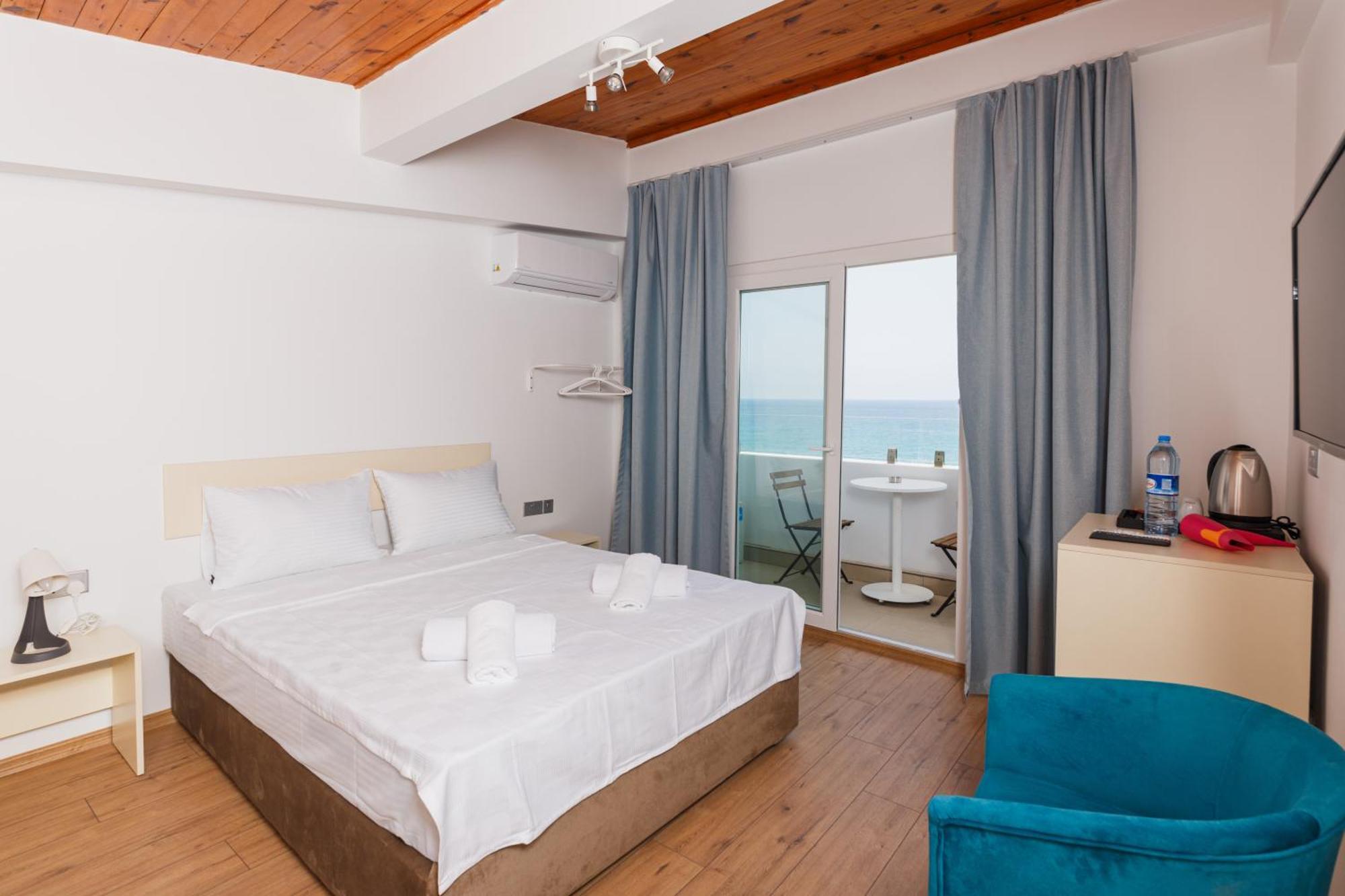 Azure Bay Hotel Agia Varvara Exterior photo