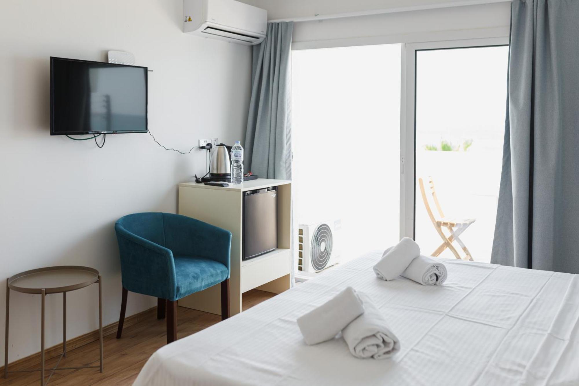 Azure Bay Hotel Agia Varvara Exterior photo