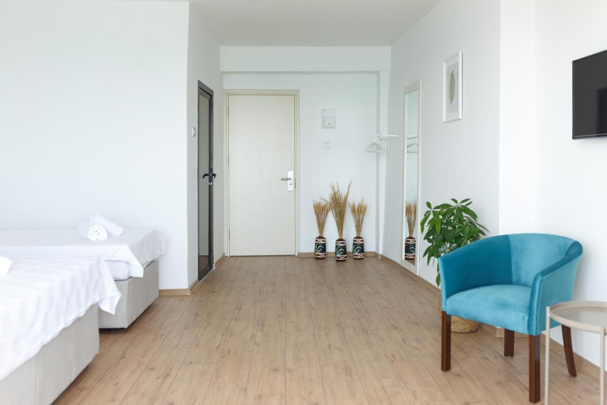 Azure Bay Hotel Agia Varvara Exterior photo