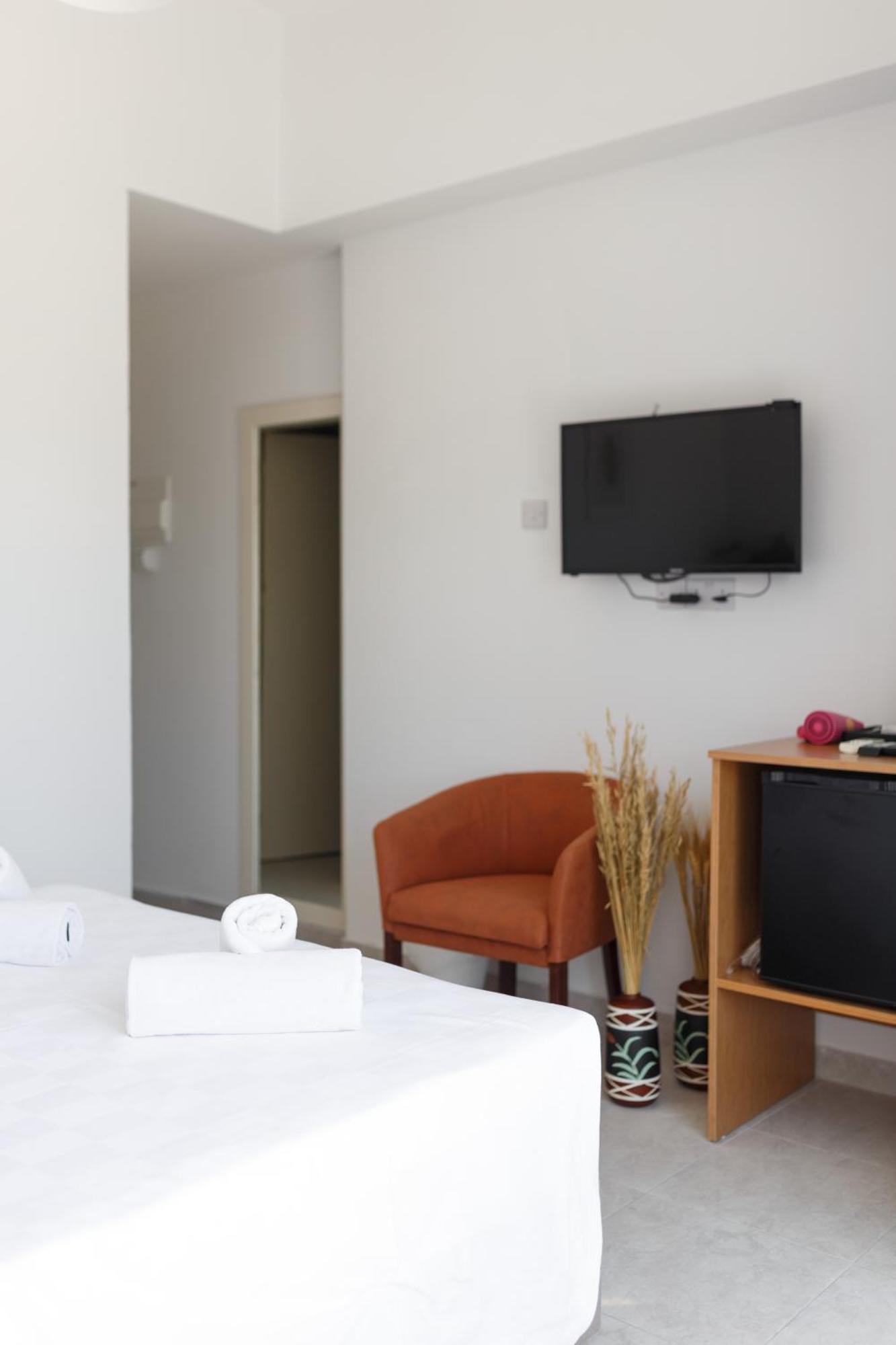 Azure Bay Hotel Agia Varvara Exterior photo